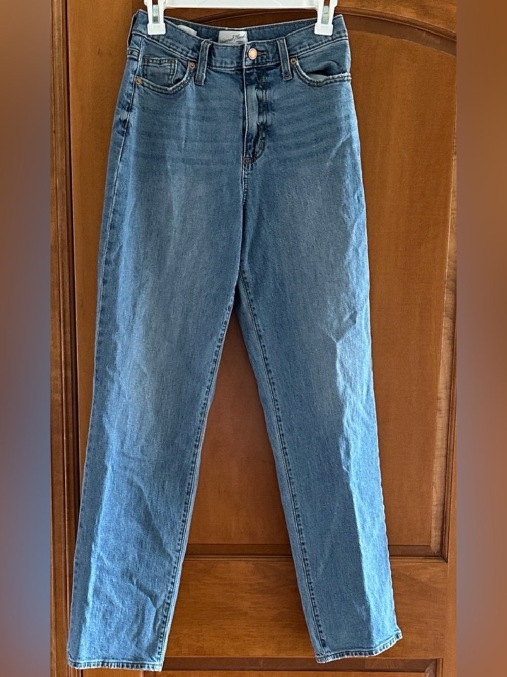 Universal Thread Vintage Straight High Rise Jeans Medium Wash Size 2 / 26R 👖